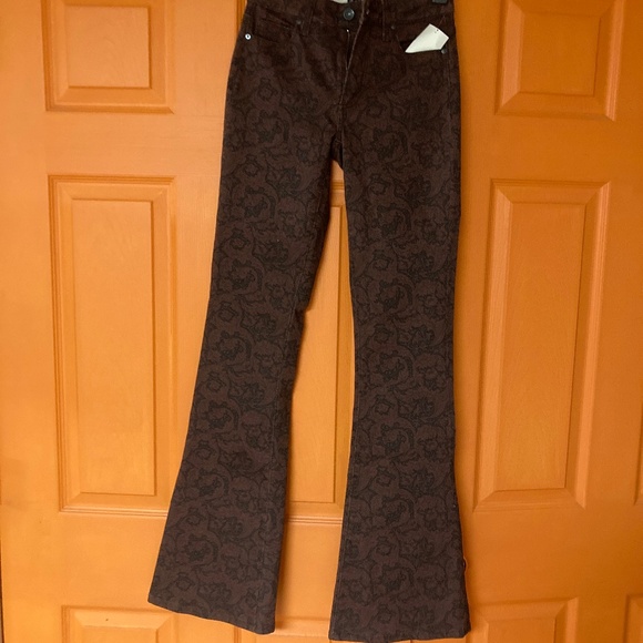 NWT Paige Black/Burgundy Skinny Flare Jeans Sz 24 - Picture 1 of 3